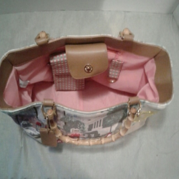 unique handbag with a lady walking with cute dogs, like new condition - Picture 4 of 4